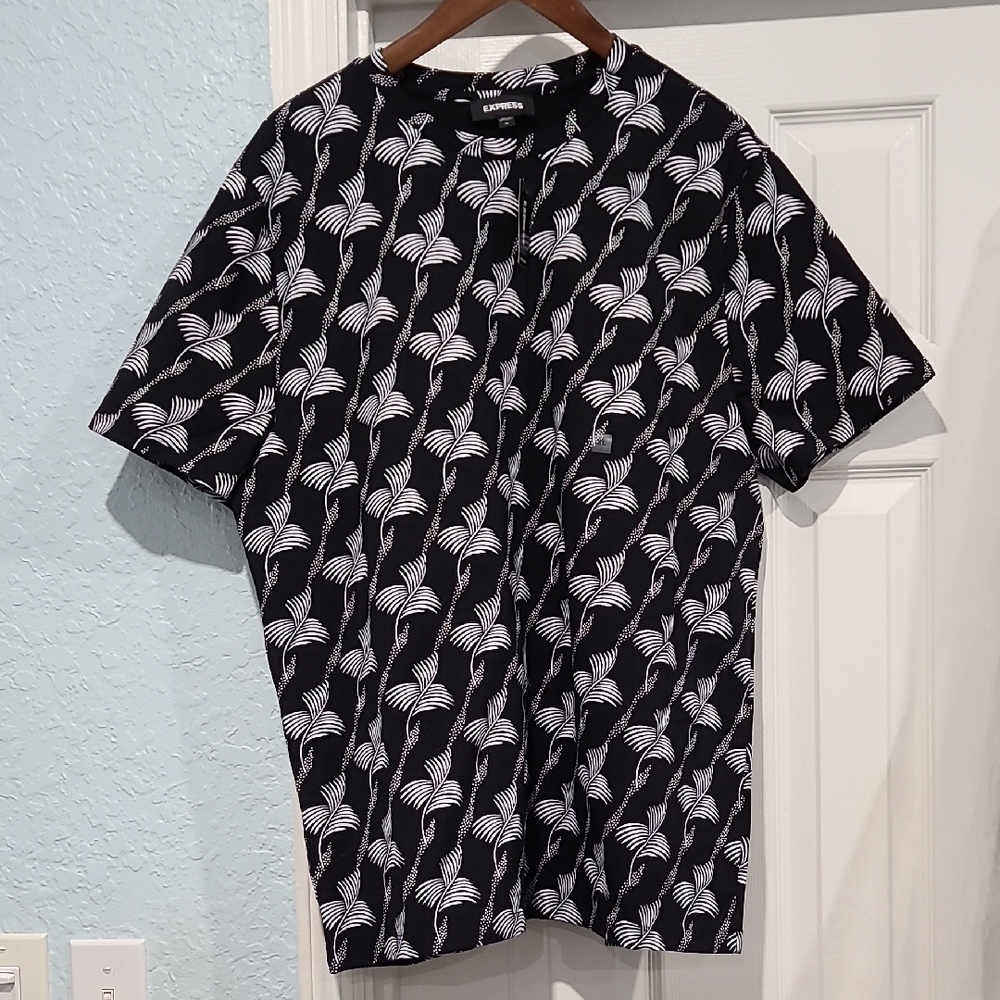 Express Black and White Pattern Strerch Short Sleeve Tee Sz: XL